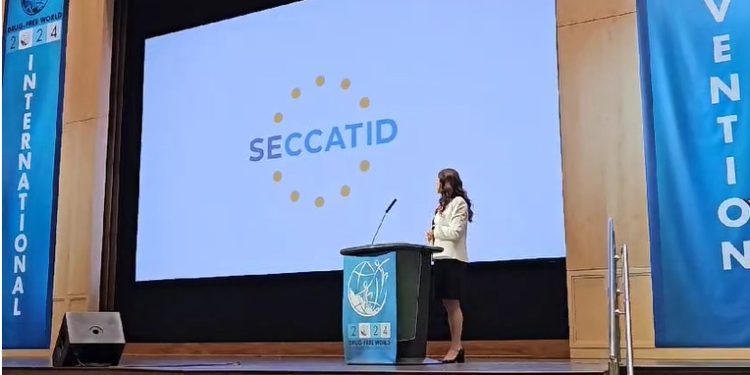 Por su desempeño y buenas prácticas para evitar el consumo de drogas, la SECCATID recibió un reconocimiento en Convención Internacional, realizada en Los Ángeles, California. / Foto: SECCATID.