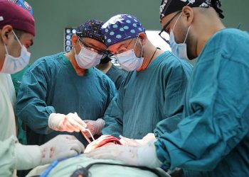Retiro de tumor en el HRO devuelve esperanza a paciente de 75 años. / Foto: MSPAS.