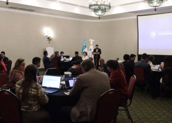 Reunión para la creación de la iniciativa de ley de protección de denunciantes.