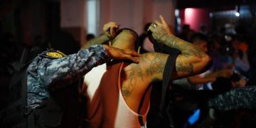 Los reclusos que sean llevados a la cárcel El Infiernito, en Escuintla, serán los primeros que utilizarán uniforme.