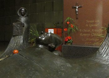 Tumba de San Óscar Arnulfo Romero, en San Salvador. / Foto: Wikipedia.