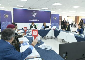 Vicepresidenta Karin Herrera preside sexta reunión de Conabed./ Foto: Vicepresidencia de la República.