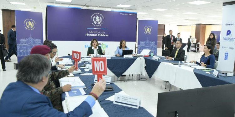Vicepresidenta Karin Herrera preside sexta reunión de Conabed./ Foto: Vicepresidencia de la República.