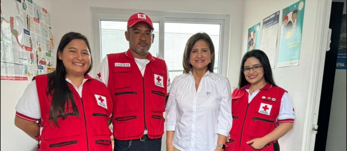 Vicepresidenta conoce servicios que brinda la Cruz Roja en Puerto Barrios