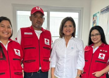 Vicepresidenta conoce servicios que brinda la Cruz Roja en Puerto Barrios