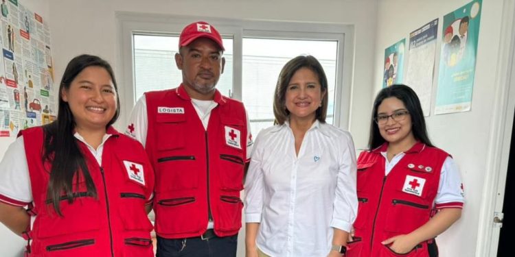 Vicepresidenta conoce servicios que brinda la Cruz Roja en Puerto Barrios
