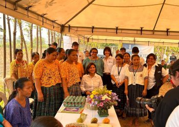 Presidenta en funciones Karin Herrera visita proyectos del Programa Mundial de Alimentos en Alta Verapaz