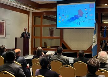 Ministro de Finanzas comparte el proyecto Guatemala, un camino hacia el grado de inversión. /Foto: SCSP.