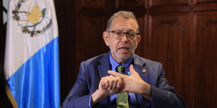 El ministro del CIV, Félix Alvarado, lidera esfuerzos para las averiguaciones del posible caso de trata de personas dentro de la institución. /Foto: Gilber García.