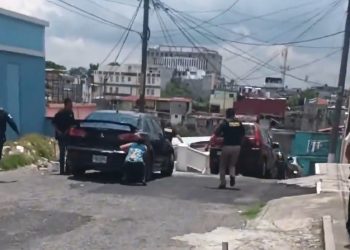 Persecución en zona 5 capitalina permitió dos capturas tras ataque armado. / Foto: PNC.