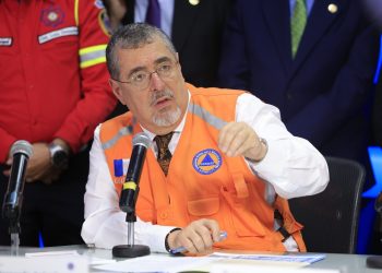 El presidente Arévalo anunció en una conferencia de prensa en Conred que no viajará a Europa. /Foto: Gilber García.