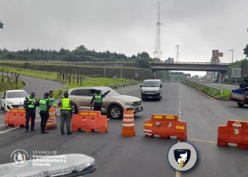 Autopista Palín-Escuintla cerrada por completo. /Foto: CIV