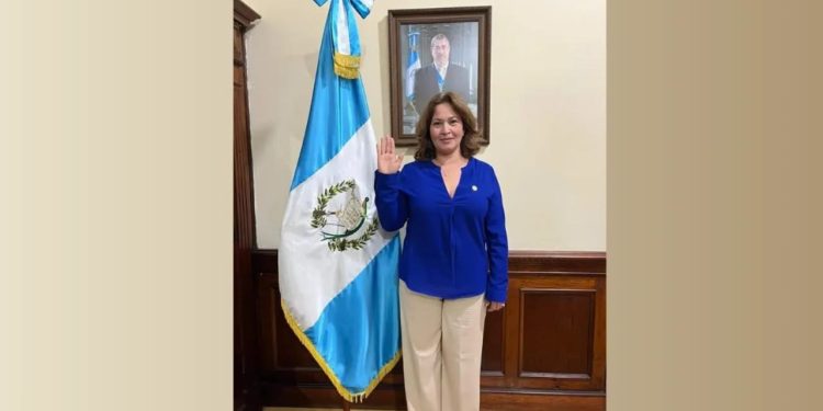 Sandra Aparicio, nueva ministra de Salud Pública y Asistencia Social