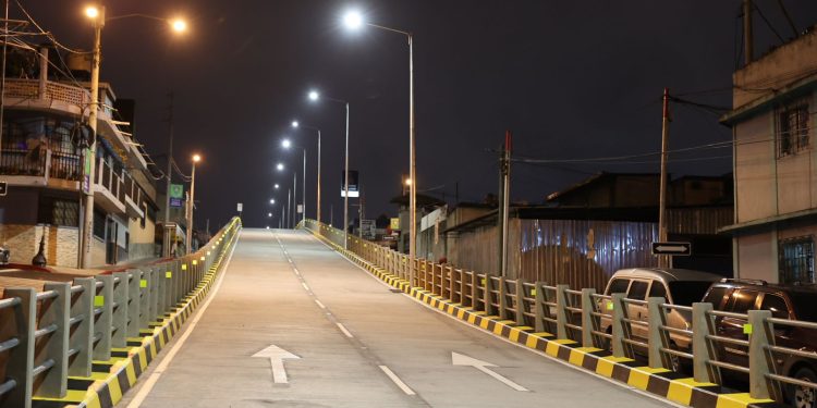 Autoridades municipales entregan nuevo viaducto en la calzada Atanasio Tzul