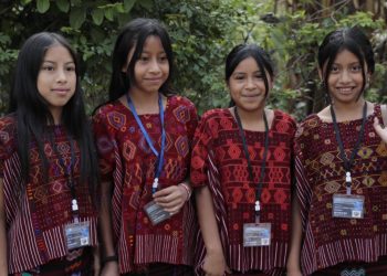 Mano a mano prioriza la atención a comunidades lejanas para brindar mejores condiciones de vida, especialmente a la niñez. /Foto: Noé Pérez.