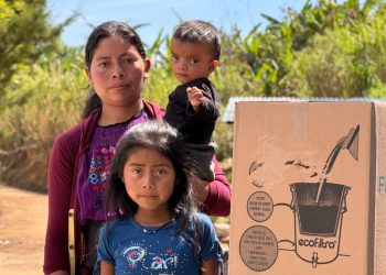 Familias han recibido ecofiltros como parte de la iniciativa Mano a mano. /Foto: Mides.