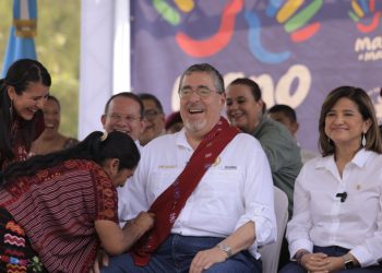 Presidente Arévalo y vicepresidenta Herrera hicieron el lanzamiento de la iniciativa Mano a mano en Colotenango, Huehuetenango. /Foto: Gilber García.