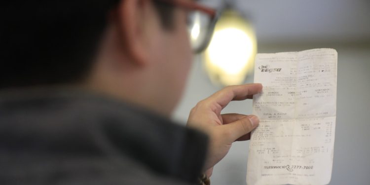 La ampliación de la tarifa social a la energía eléctrica influirá en las facturas de junio. / Foto: Noé Pérez.