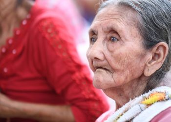 El abrazo de la sabiduría: no al maltrato a nuestros adultos mayores