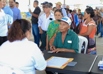 Izabalenses asisten al segundo día consecutivo de la jornada móvil de servicios integrados