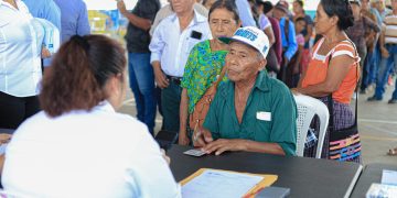 Izabalenses asisten al segundo día consecutivo de la jornada móvil de servicios integrados