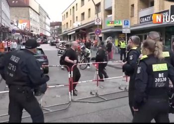 Hombre repelido en Hamburgo, Alemania. / Foto: Nius.