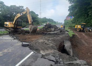 Siguen los trabajos en la autopista Palín-Escuintla. / Foto: CIV.