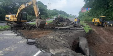 Siguen los trabajos en la autopista Palín-Escuintla. / Foto: CIV.