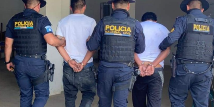 La PNC logró la captura de dos hombres, presuntos integrantes de la banda "Los Ingenieros".