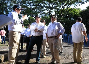 Presidente y ministro de Gobernación recorren centro carcelario "El Infiernito". / Foto: Mingob.