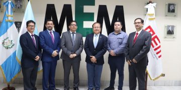 Guatemala y Honduras fortalecen cooperación en el sector de energía 
