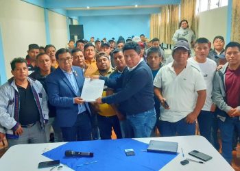 Firman convenios para ejecutar proyectos de infraestructura vial, salud y educación en Sololá