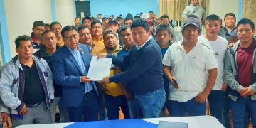 Firman convenios para ejecutar proyectos de infraestructura vial, salud y educación en Sololá