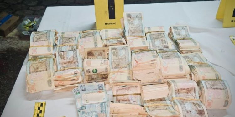 Descubren 184 mil quetzales y 30 celulares en caletas de El Infiernito