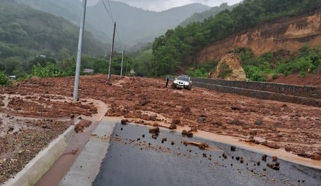 Siguen trabajos de limpieza en la Ruta RD-SRO-3, km 85 ruta de Casillas a San Rafael las Flores