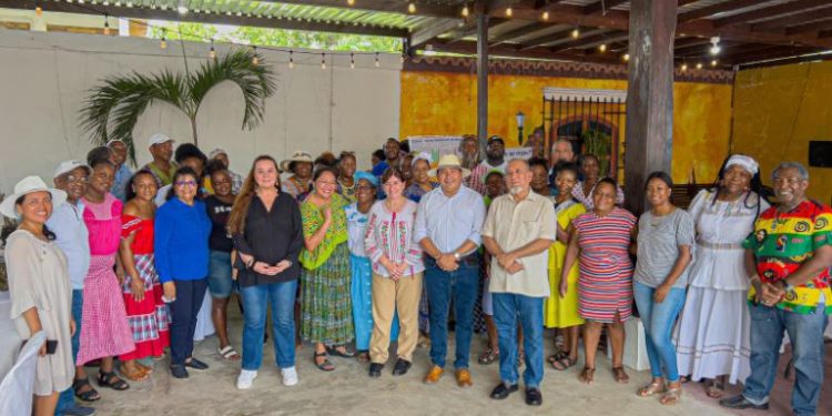 Establecen mesa técnica de Educación Bilingüe Intercultural Garífuna