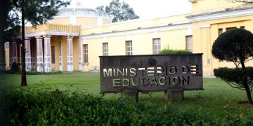 Mineduc suspende clases presenciales ante los riesgos por las lluvias. / Foto: DCA.