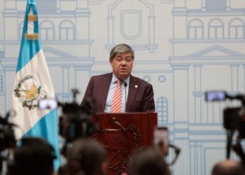 Ministro de Gobernación Francisco Jiménez en conferencia de prensa. / Foto Noé Pérez.