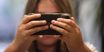 Nueva York busca regular el algoritmo de redes sociales para menores de edad. / Foto: EFE.