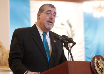 Presidente Arévalo se refirió al malestar expresado por veteranos militares. / Foto: Noé Pérez.