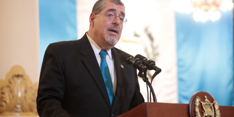 Presidente Arévalo se refirió al malestar expresado por veteranos militares. / Foto: Noé Pérez.