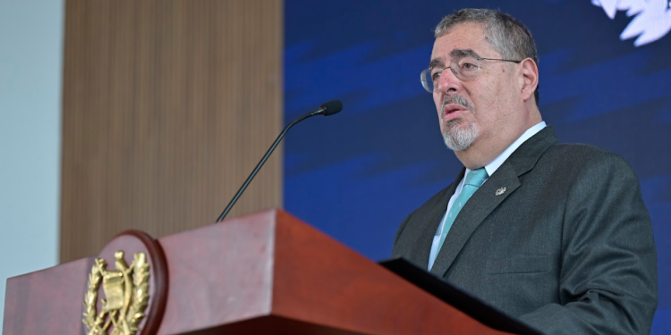 Presidente Arévalo anuncia cómo se trabajará para recuperar el Aeropuerto Internacional La Aurora. / Foto: Álvaro Interiano.