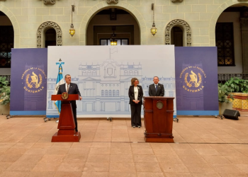 El presidente Bernardo Arévalo anuncio el pago de bonos como una nueva medida para aliviar el costo de la vida.