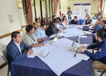 Abordan puntos clave para la conservación y protección del lago de Atitlán y sus afluentes