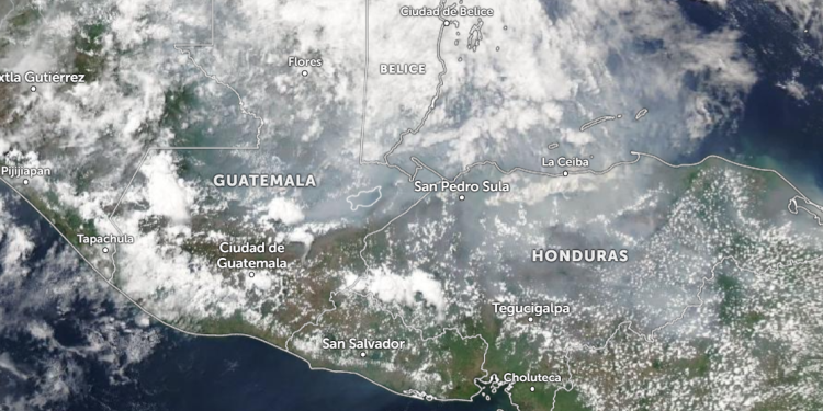 El Ministerio de Educación mantiene la suspensión de clases en las áreas más afectadas por las lluvias.
