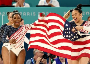 Simone Biles conduce a Estados Unidos al oro por equipos