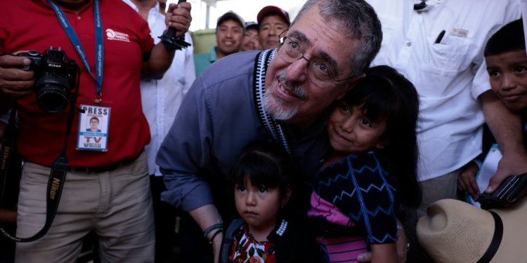 La visita del Presidente ocurrió en el marco de la vacunación contra el sarampión y la polio. / Foto: Noé Pérez.