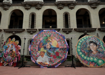 Barriletes gigantes expuestos en el Palacio Nacional de la Cultura. / Foto: Noé Pérez.