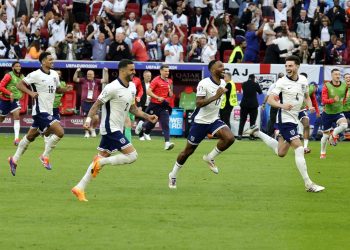 Inglaterra sobrevive otra vez: Vence en penales a Suiza y avanza a semifinales