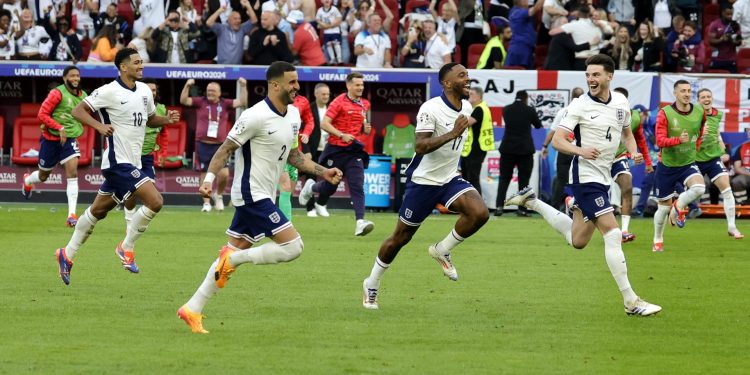 Inglaterra sobrevive otra vez: Vence en penales a Suiza y avanza a semifinales